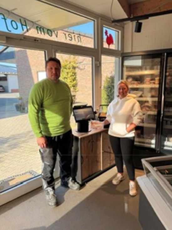 Herr und Frau Becker-Dahlhoff setzen auf die Kombination der Foodware-Software und präzise arbeitender Mettler Toledo FreshWay-Waagen. Foto: Werkfoto
